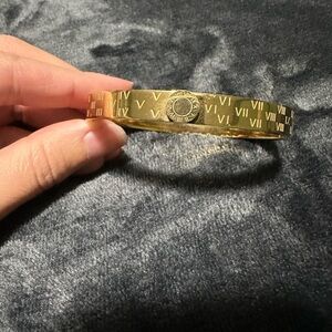 Gold Roman Numeral Bracelet
